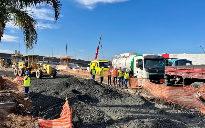 Obra viaduto Scharlau 