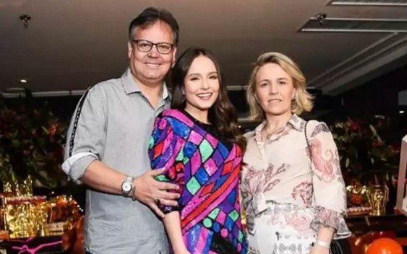 Pais de Larissa Manoela vendem mansão de 10 milhões de reais, e não comunicam a artista | abc+