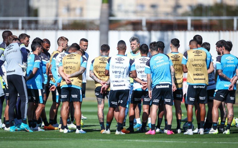 Renato Portaluppi conversa com o elenco gremista no CT do Corinthians | Jornal NH