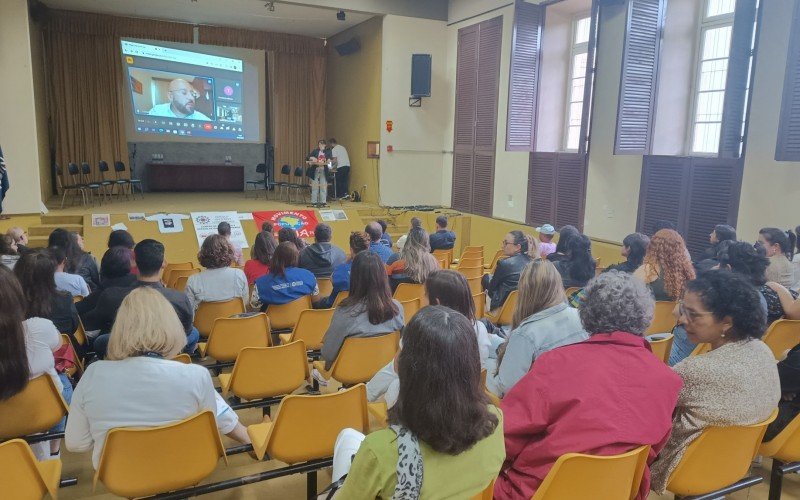 O evento reuniu mais de 150 pessoas no auditório da CCIAS de São Leopoldo