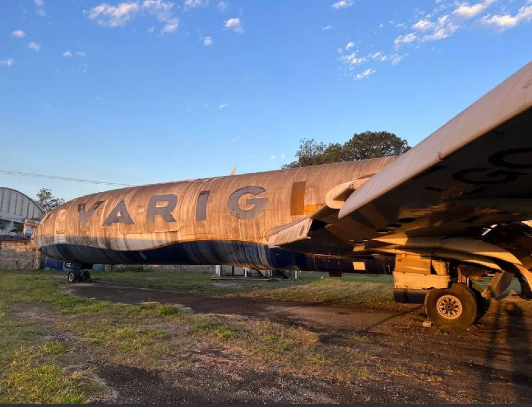 Conheça o Boeing 727, avião que ficou esquecido por mais de uma década em São Paulo