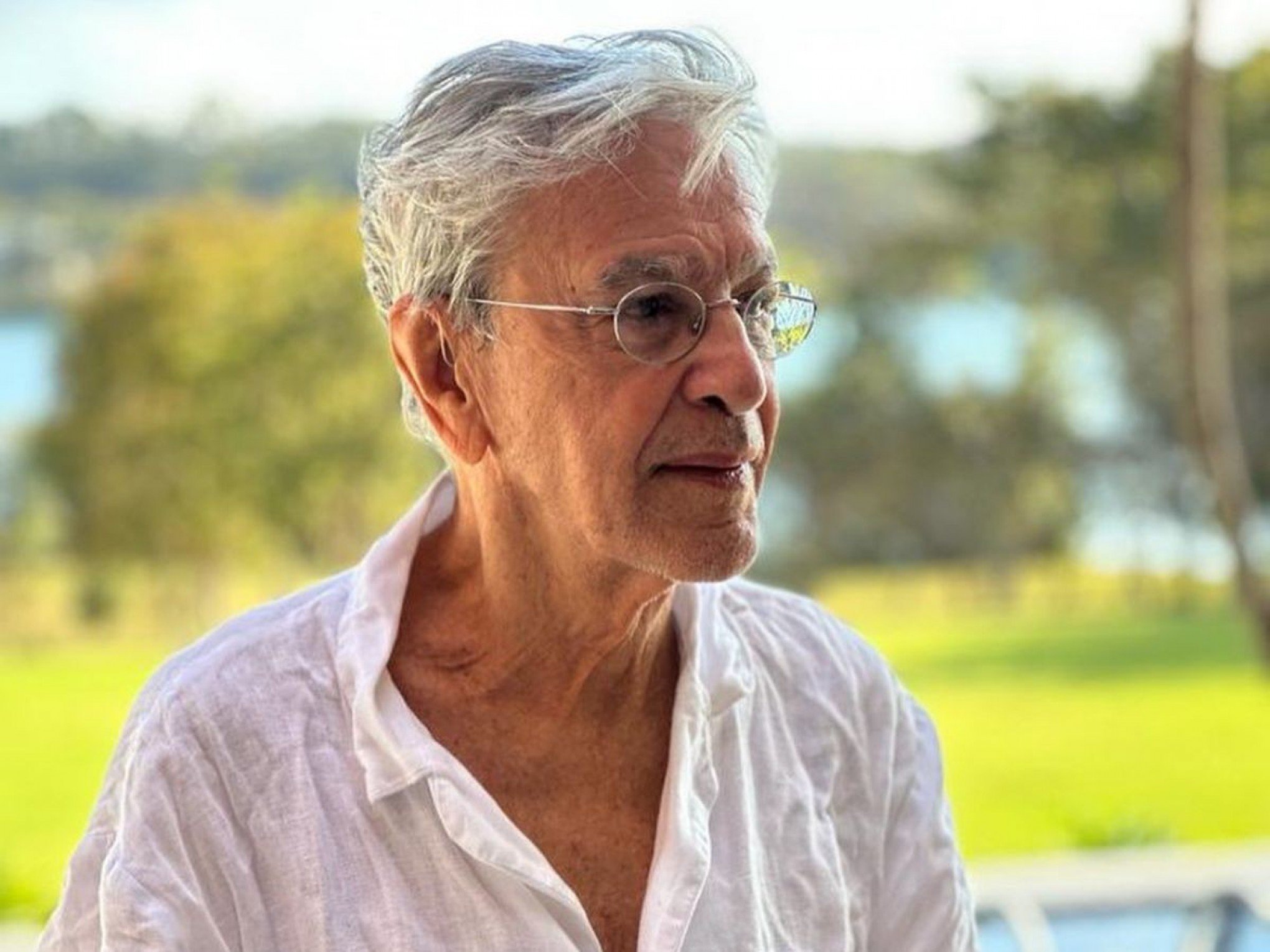 Caetano Veloso cancela shows em Porto Alegre para se recuperar de "gripe forte e febre alta"