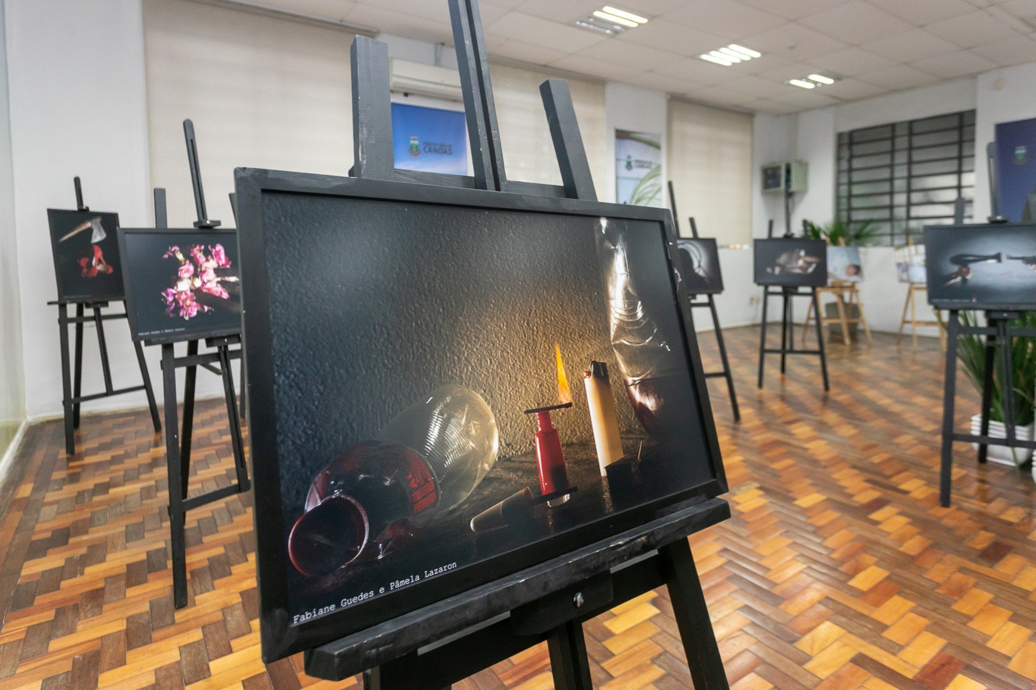 Canoas recebe exposição "O silêncio também é uma arma"
