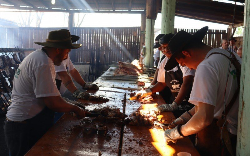 CostelÃ£o na vala encerra a 22Âª Festa das Azaleias
