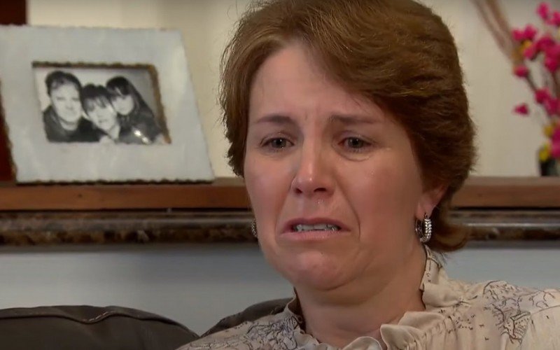 Silvana Taques, mãe de Larissa Manoela, chora em entrevista ao Domingo Legal, do SBT | Jornal NH