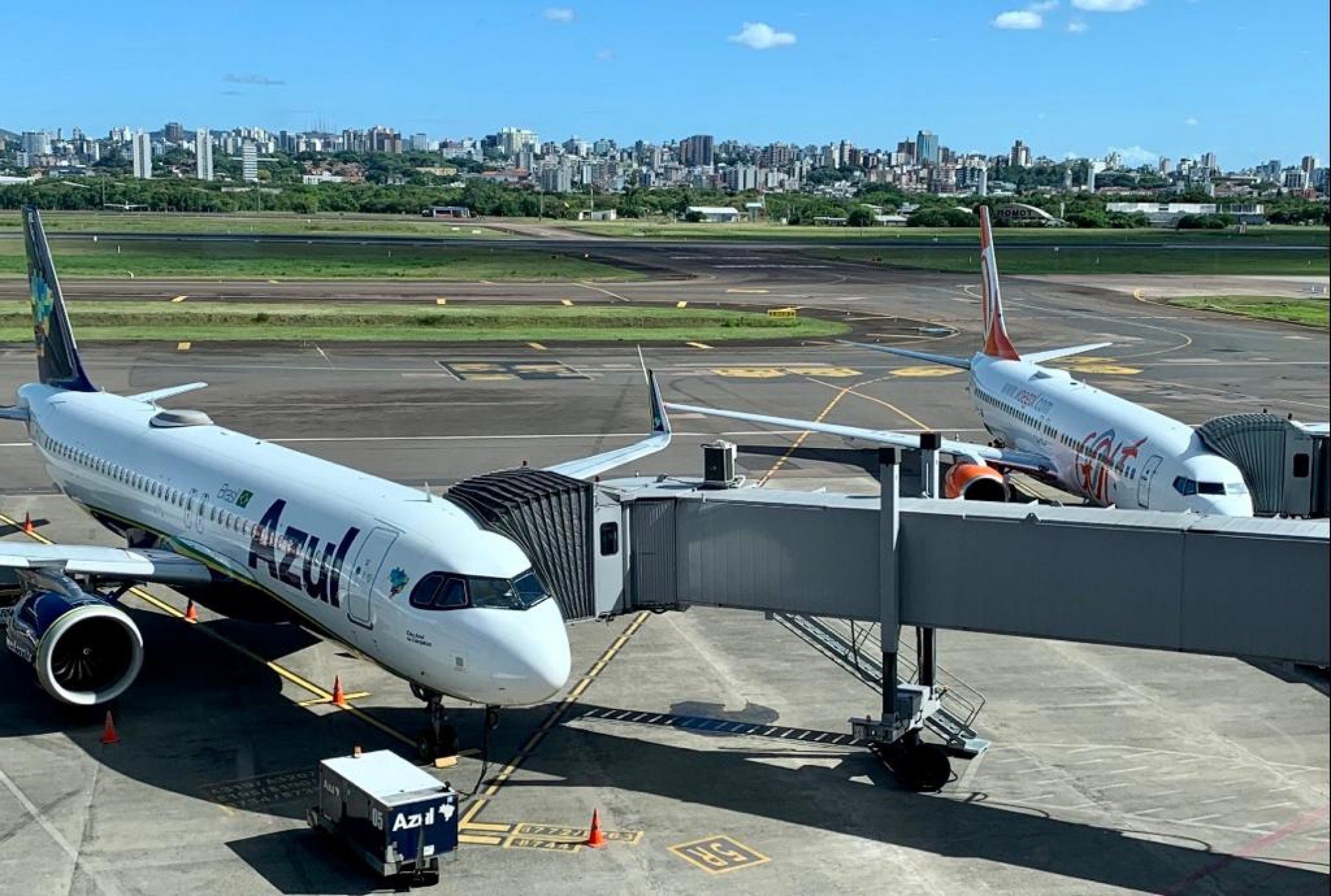 Dez voos com destino ao Aeroporto Salgado Filho precisaram alterar rota em função das intensas rajadas de vento