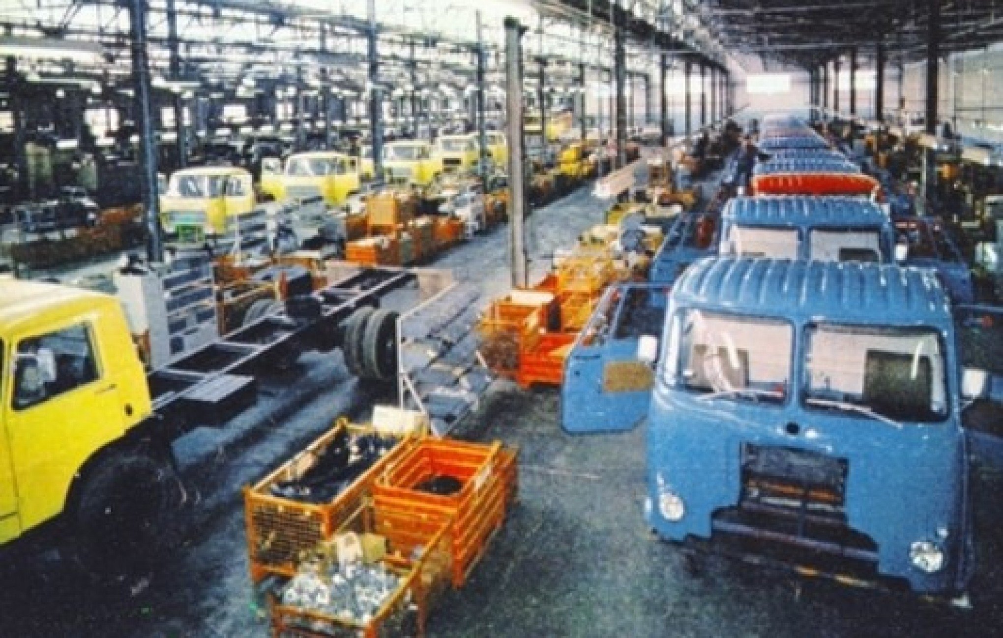 Conheça a história da fábrica de caminhões FNM, um ícone da indústria nacional