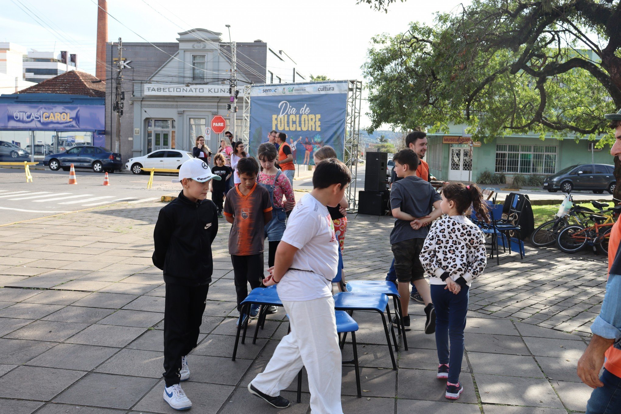 Dia do Folclore em Estância Velha resgata brincadeiras antigas