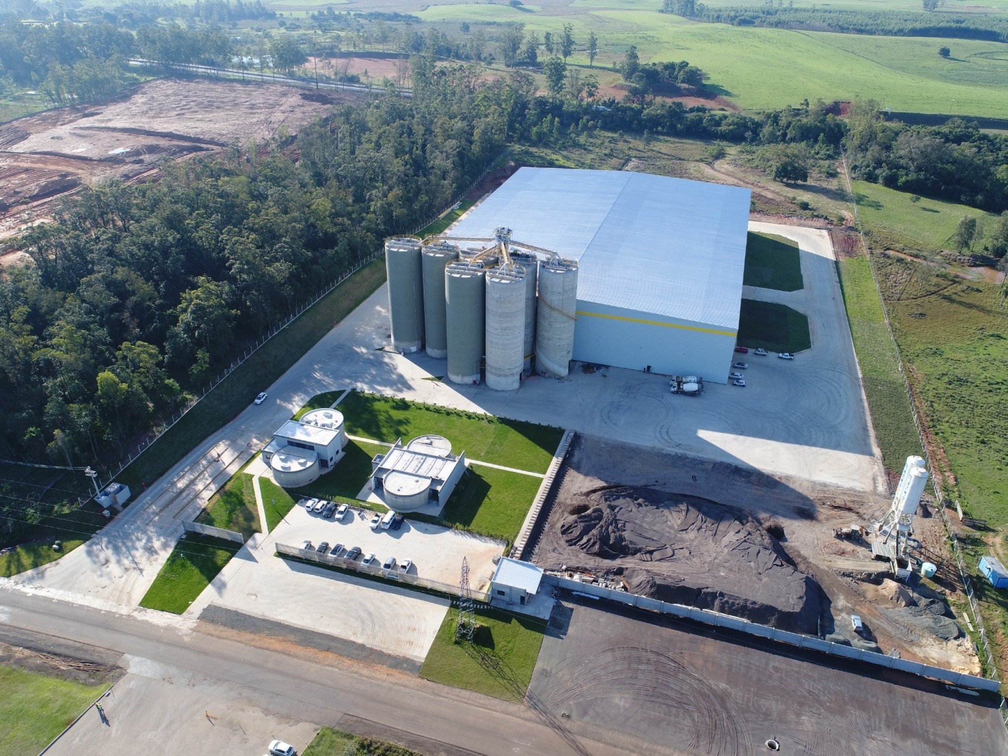 Cinco meses após inaugurar fábrica na região, empresa de cimento será ampliada com incentivos do governo do Estado