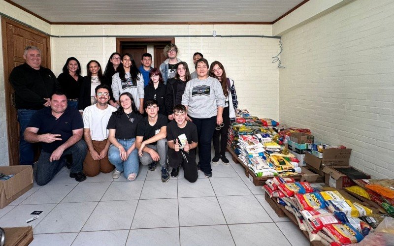 Educavídeo realiza entrega de alimentos para a Assistência Social