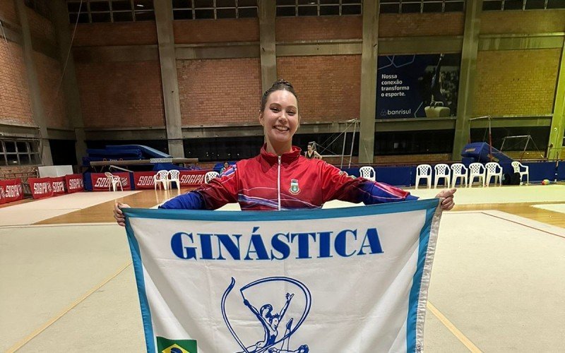 Atleta Antonella Martho comemora classificação