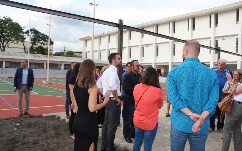 Eduardo Leite anuncia melhorias estruturais em 100 escolas; 15 ficam na região