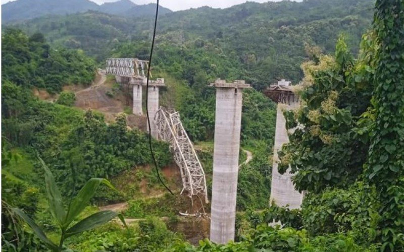 Ponte em construção desaba na Índia e mata 26 pessoas | Jornal NH