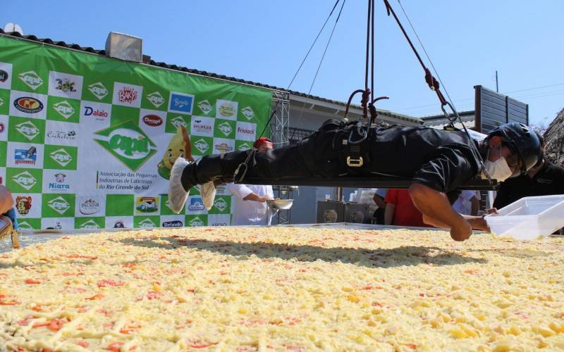 Recorde de maior pizza do Brasil era da Apil em 2019, quando foi feita uma ação durante a Expointer | Jornal NH