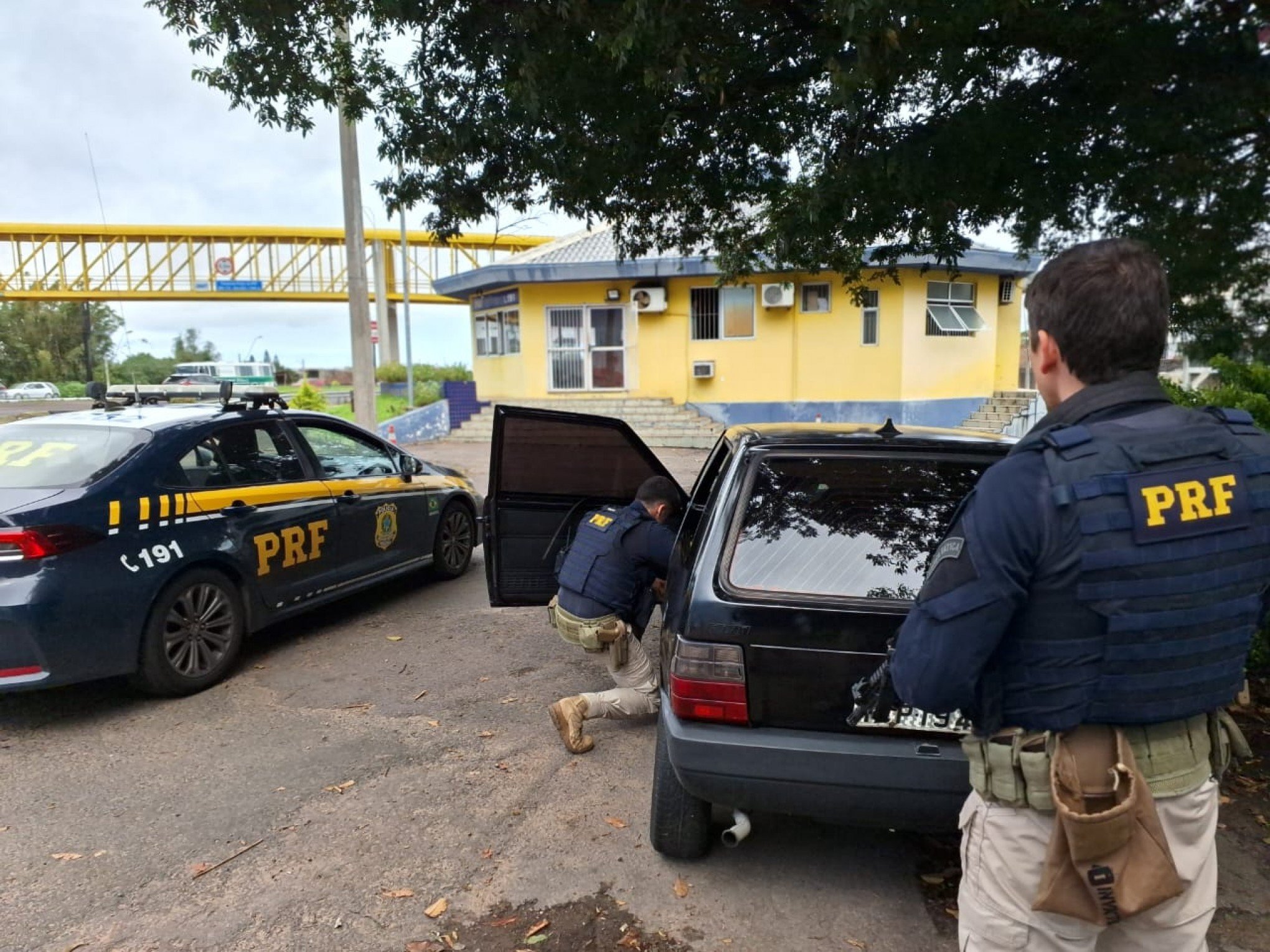 Homem é preso com carro clonado na BR-116 e alega que comprou veículo em brique na internet