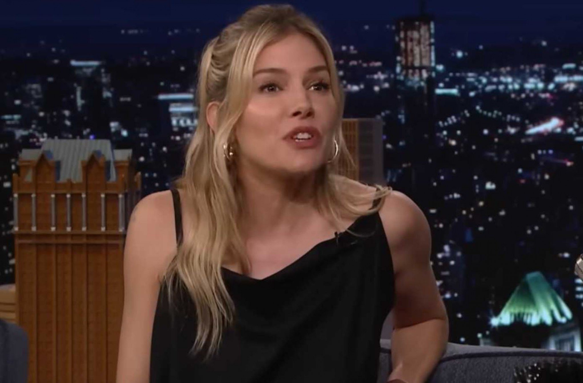 Sienna Miller está grávida do seu segundo filho aos 41 anos