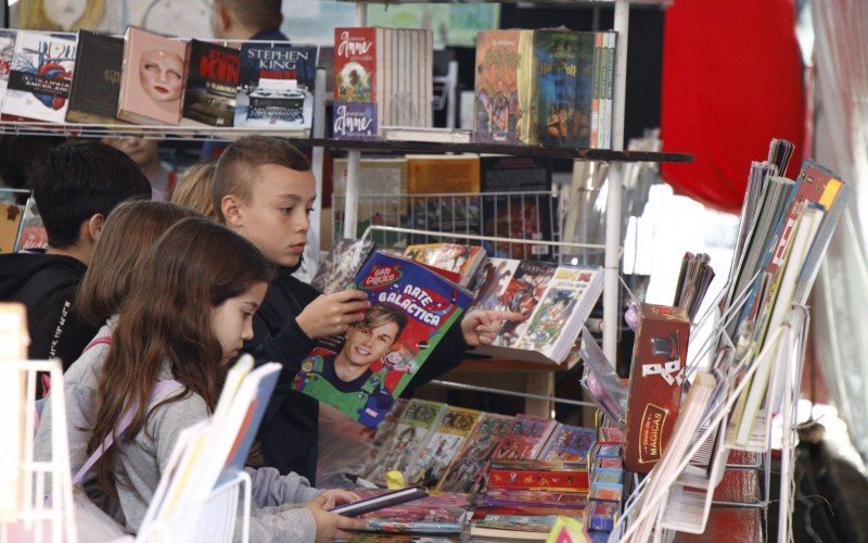 CrianÃ§as lotaram a Feira do Livro