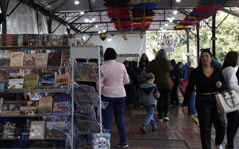 CrianÃ§as lotaram a Feira do Livro