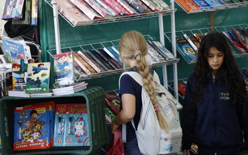 CrianÃ§as lotaram a Feira do Livro