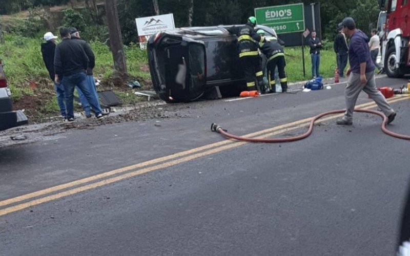 Dois homens ficam feridos em acidente na BR-116, em Nova PetrÃ³polis