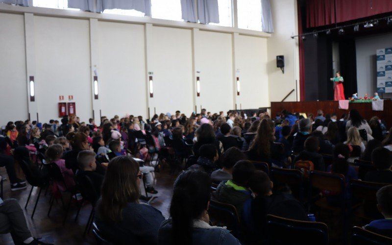 ApresentaÃ§Ã£o literÃ¡ria no Instituo Ivoti