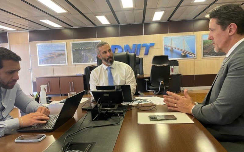 Diretor-geral do Dnit, Fabricio Galvão (ao centro), recebeu deputado Zucco (à direita) em Brasília | Jornal NH