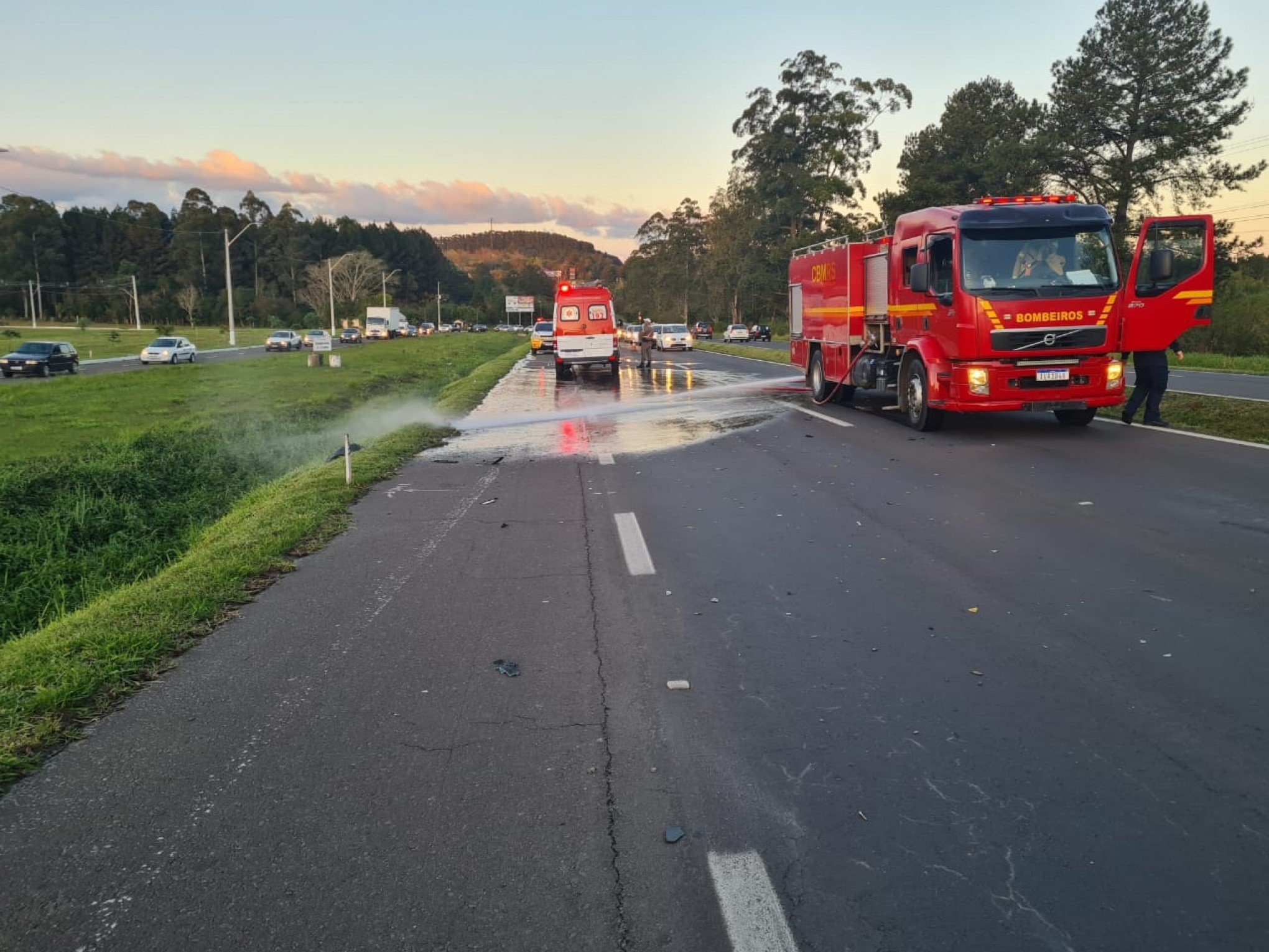 Acidente entre moto e bicicleta deixa três pessoas feridas na RS-239 | Jornal NH