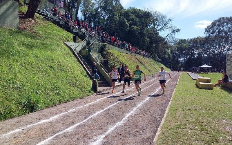 SÃ¡bado de TrofÃ©u IENH de Atletismo