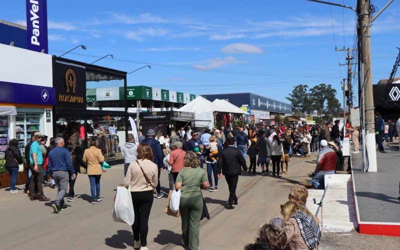 Sábado ensolarado movimenta o primeiro dia de evento no Parque Assis Brasil