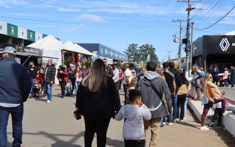 Sábado ensolarado movimenta o primeiro dia de evento no Parque Assis Brasil