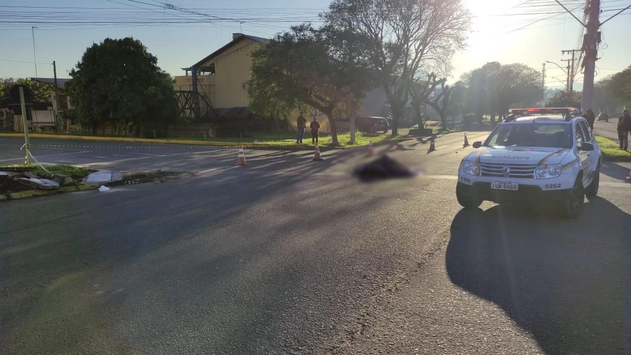 Ciclista morre atropelado por ônibus escolar em Montenegro