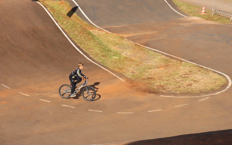 Pista recebe atletas desde pequenos