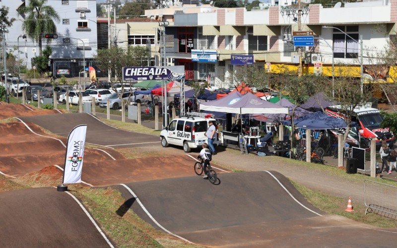 Pista recebe atletas desde pequenos