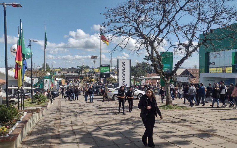 EXPOINTER: Parque Assis Brasil lota no fim de semana de abertura do evento e público aprova melhorias na estrutura