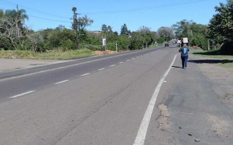 Placas foram retiradas da rodovia neste domingo (27) | Jornal NH