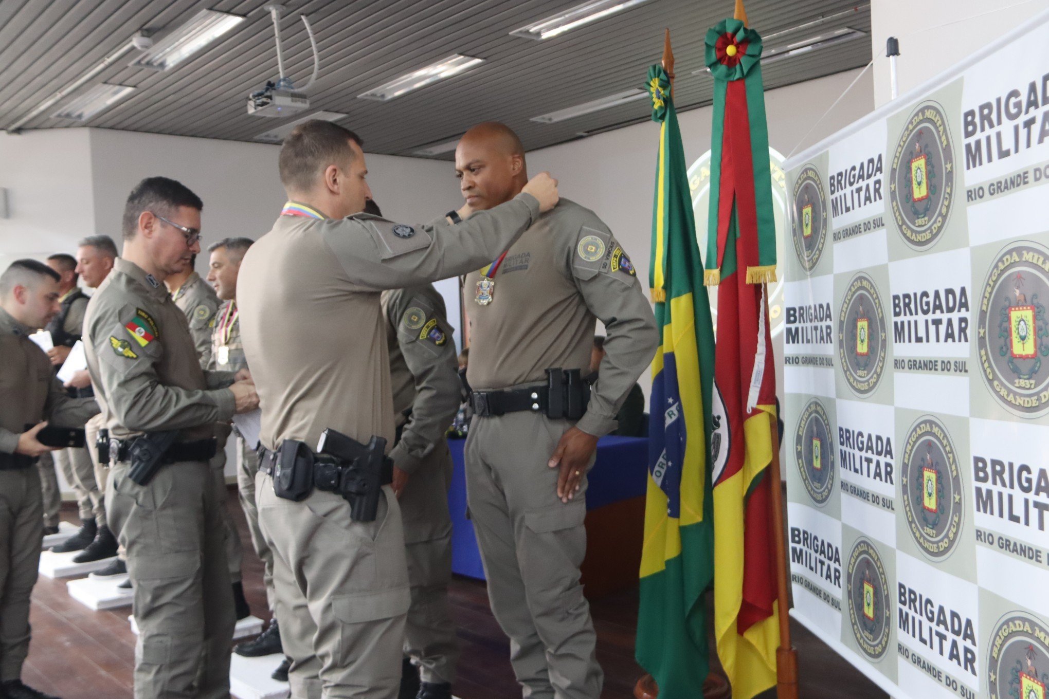 Evento de aniversÃ¡rio de 25 anos do 25Âº BPM, em SÃ£o Leopoldo - entrega de comendas e medalhas