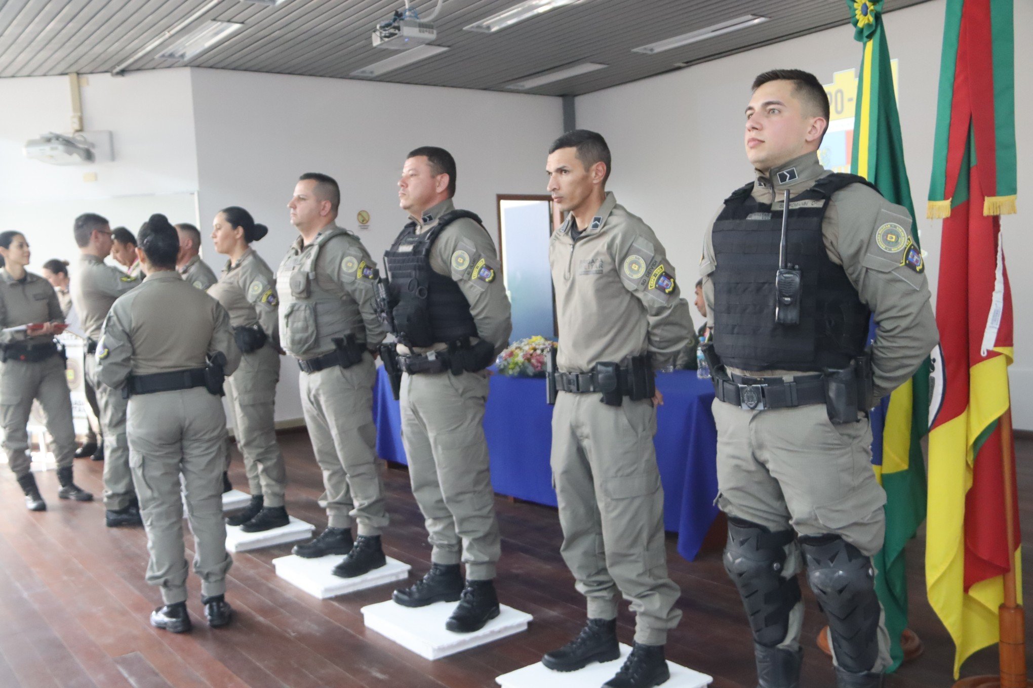 Evento de aniversÃ¡rio de 25 anos do 25Âº BPM, em SÃ£o Leopoldo - entrega de comendas e medalhas