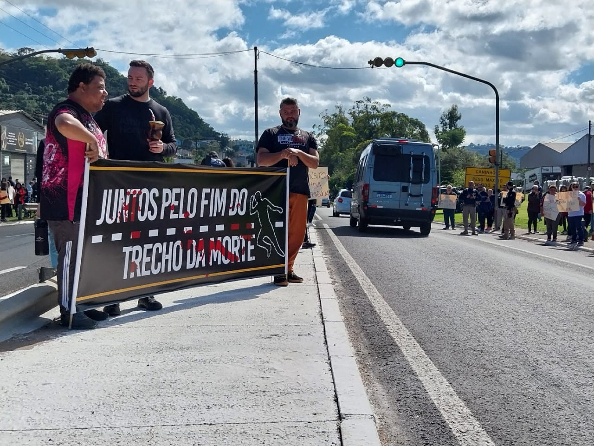 Manhã de domingo teve mobilização da comunidade no "trecho da morte" na BR-116 | Jornal NH