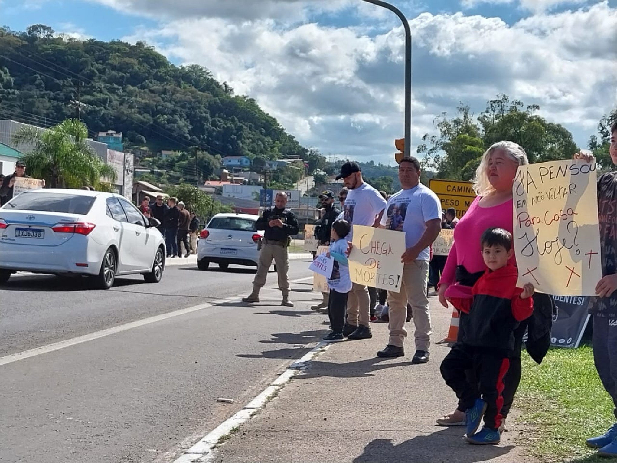 Manhã de domingo teve mobilização da comunidade no "trecho da morte" na BR-116 | Jornal NH