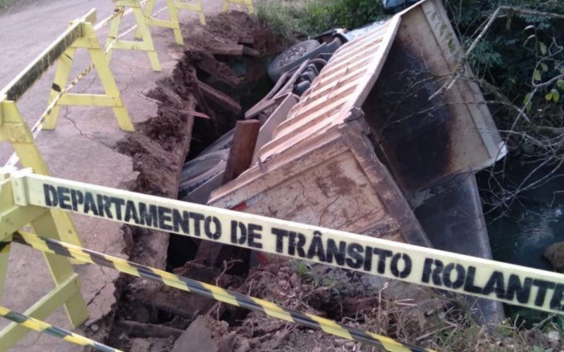 Homem teve mal sÃºbito enquanto dirigia caminhÃ£o da prefeitura de Rolante