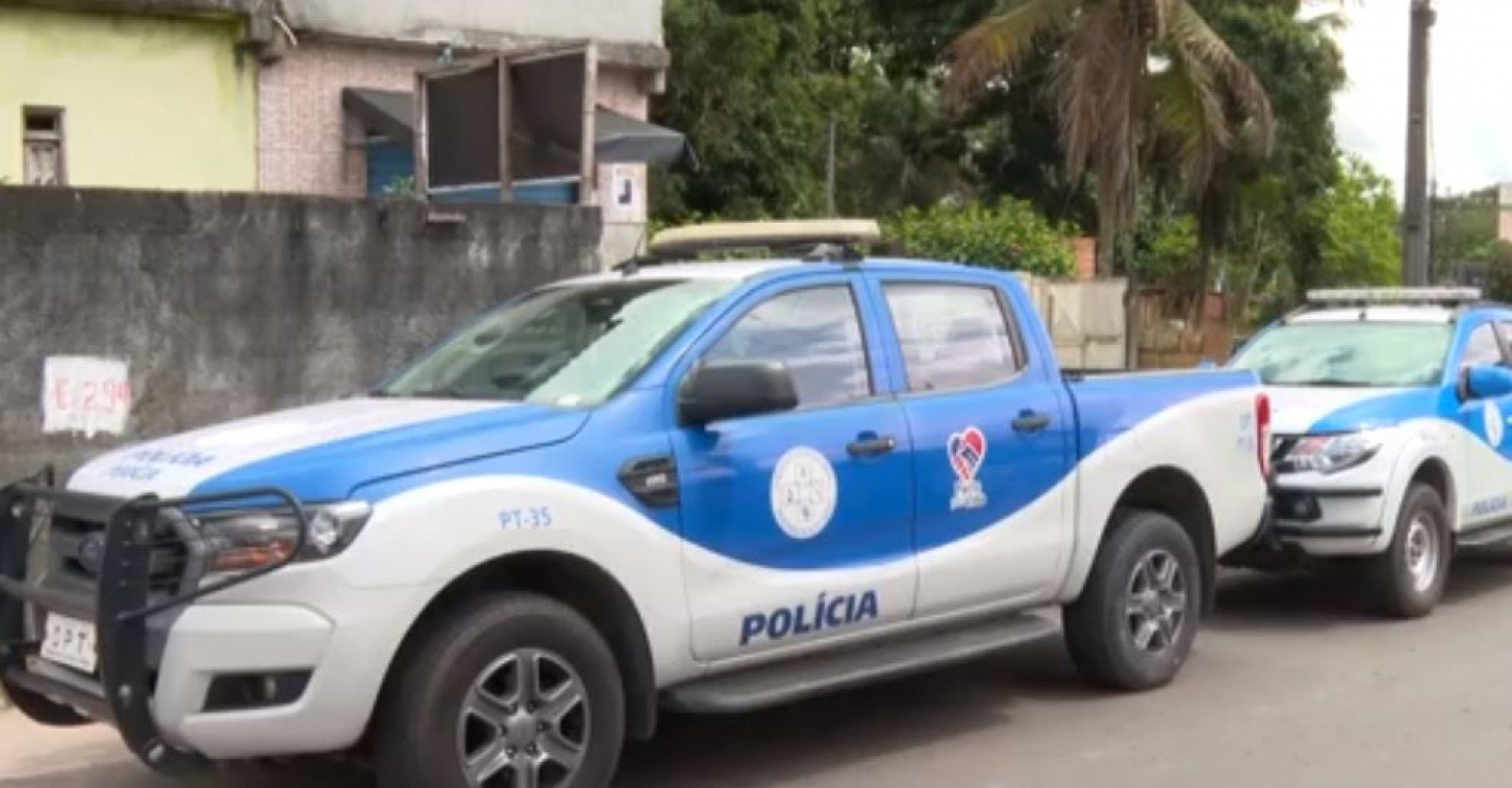 Dois são mortos pela Polícia e um é preso por suspeita de matar duas mulheres e carbonizar sete pessoas na Bahia