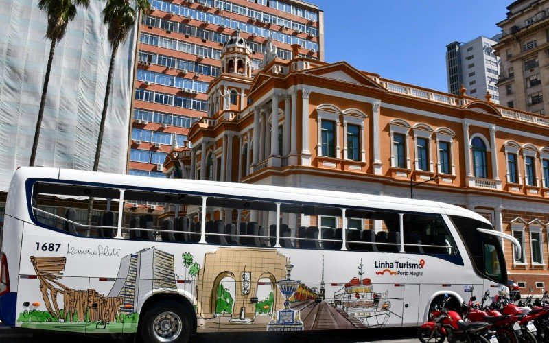 Ônibus panorâmico na Linha Turismo de Porto Alegre