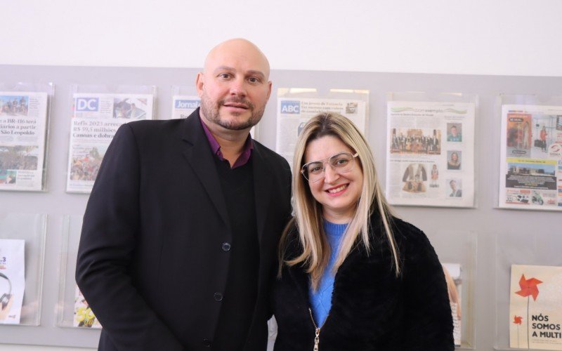  Tesoureiro PL/NH, Derli Goetz e a presidente do diretório hamburguense da sigla, Renata Cabrera estiveram no Grupo Sinos divulgando a novidade. | Jornal NH