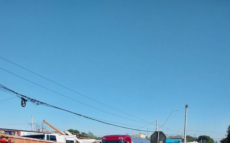 Motoristas tentam escapar da tranqueira da BR-116 desviando por dentro de SÃ£o Leopoldo