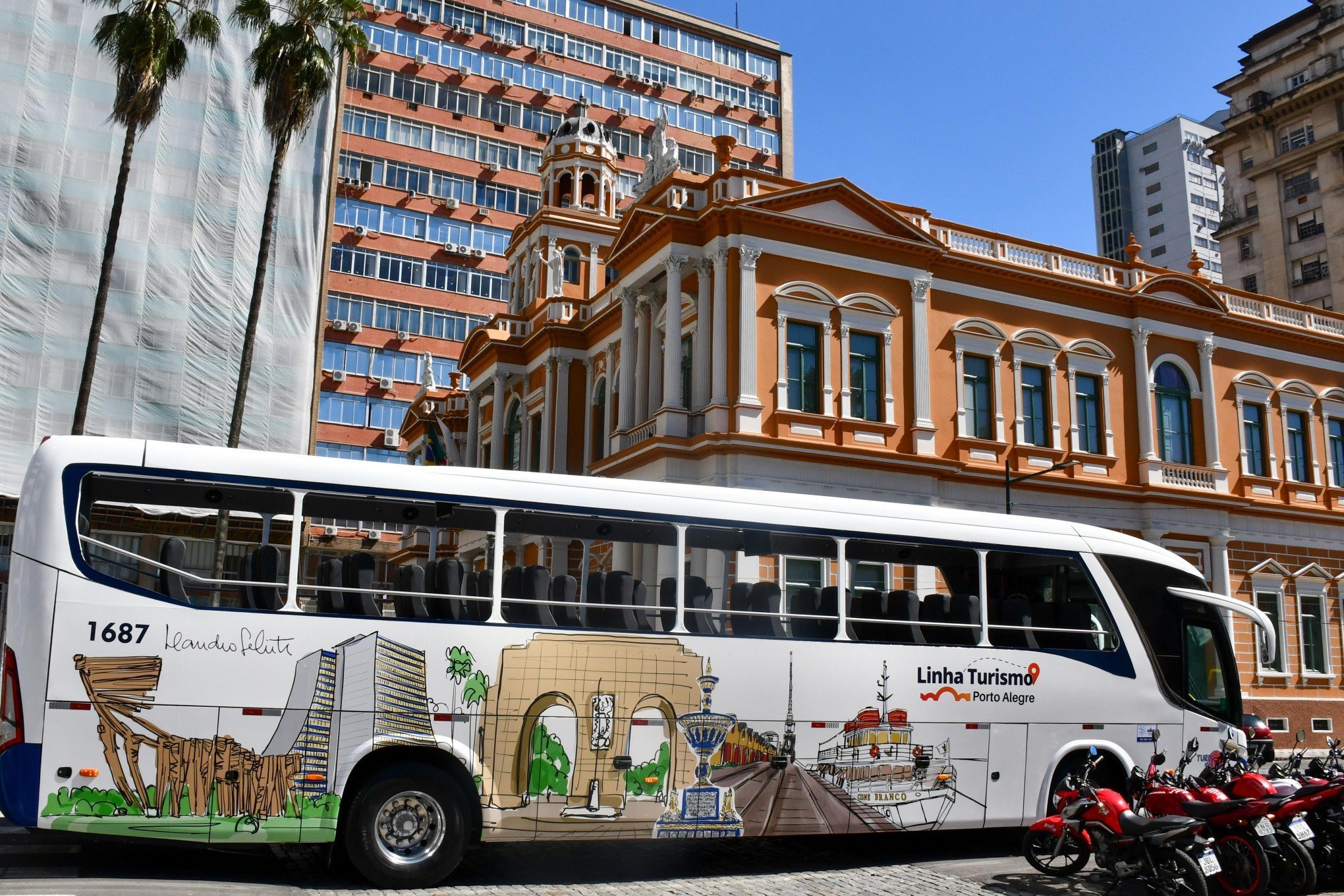 Ônibus com teto panorâmico reforça o turismo em Porto Alegre; veja valor dos ingressos e como comprar