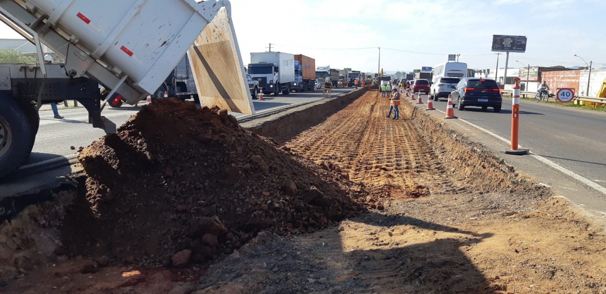 Obras para implantaÃ§Ã£o de terceira faixa na BR-116 em SÃ£o Leopoldo - dia 29/08