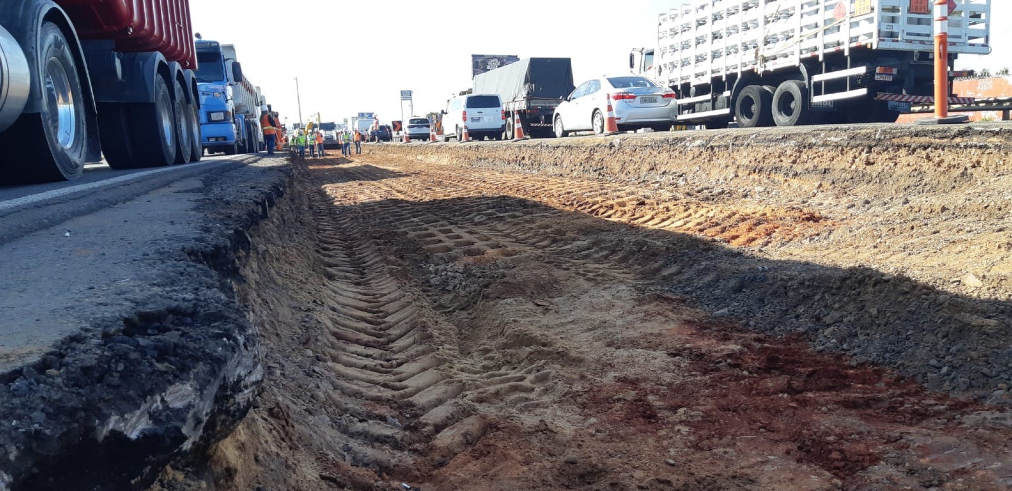 Obras para implantaÃ§Ã£o de terceira faixa na BR-116 em SÃ£o Leopoldo - dia 29/08