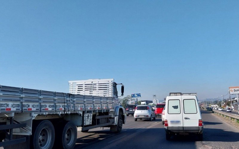 BR-116: Trecho em São Leopoldo registra cerca de 8 quilômetros na manhã desta quarta-feira (30) | Jornal NH