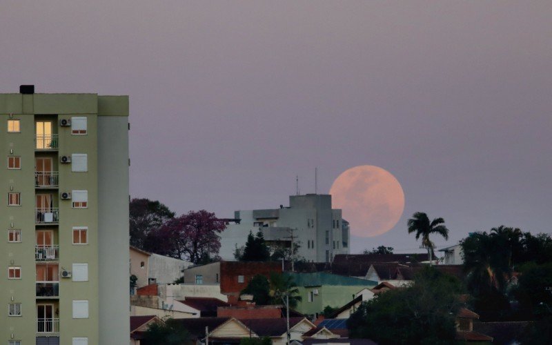 Superlua azul ilumina o cÃ©u nesta quarta-feira, 30 de agosto de 2023