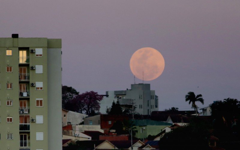 Superlua azul ilumina o cÃ©u nesta quarta-feira, 30 de agosto de 2023